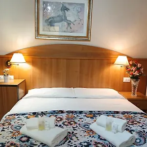 Nahid , Roma Italia